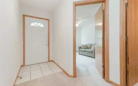 4014 NE Treeline Ct, Cedar Rapids, IA 52411 photo 2