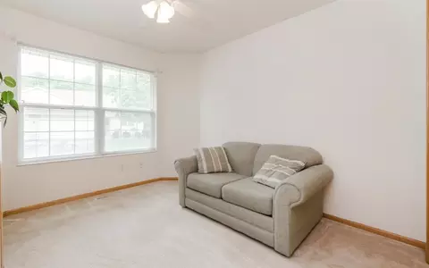 4014 NE Treeline Ct, Cedar Rapids, IA 52411 photo 3