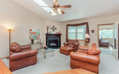 9362 Deer Valley Dr, Cedar Rapids, IA 52411 photo 2