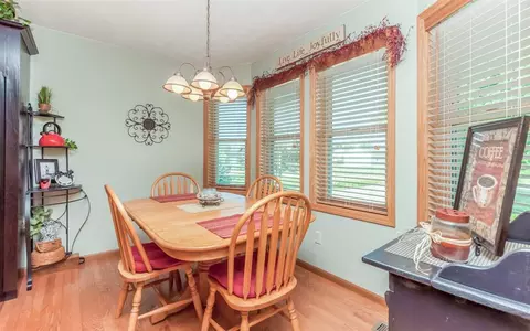 9362 Deer Valley Dr, Cedar Rapids, IA 52411 photo 5