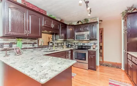 9362 Deer Valley Dr, Cedar Rapids, IA 52411 photo 6