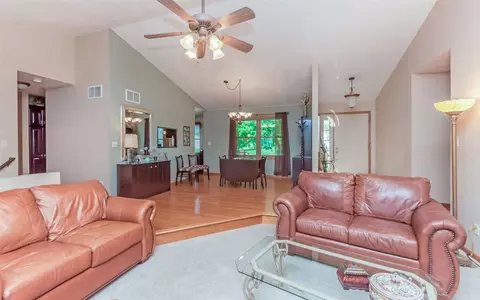 9362 Deer Valley Dr, Cedar Rapids, IA 52411 photo 3