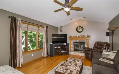 3929 Riverside Dr NE, Cedar Rapids, IA 52411 photo 8