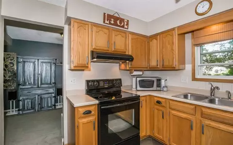 3929 Riverside Dr NE, Cedar Rapids, IA 52411 photo 5
