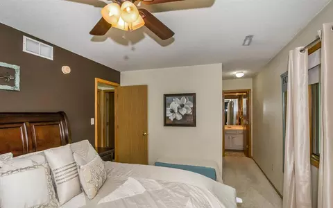 3929 Riverside Dr NE, Cedar Rapids, IA 52411 photo 17