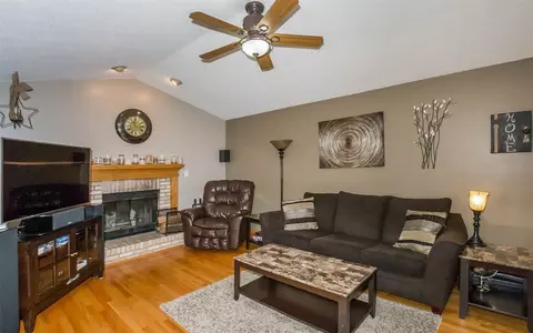 3929 Riverside Dr NE, Cedar Rapids, IA 52411 photo 9