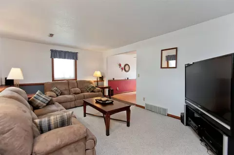 1860 Highland Rd, Ely, IA 52227 photo 3