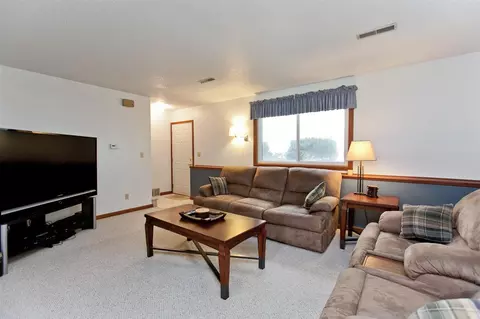 1860 Highland Rd, Ely, IA 52227 photo 2