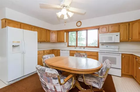 311 Poplar St, Bennett, IA 52721 photo 4