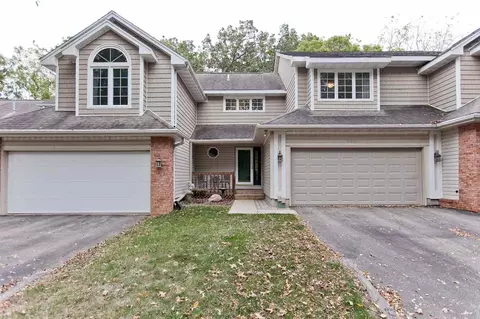 3355 Riverpointe Cir NE, Cedar Rapids, IA 52411 photo 2