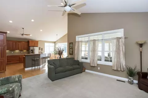 9205 Darrell Dr, Cedar Rapids, IA 52411 photo 8