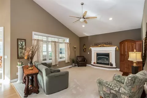 9205 Darrell Dr, Cedar Rapids, IA 52411 photo 5
