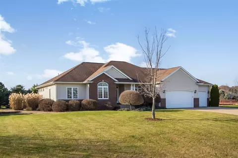 9205 Darrell Dr, Cedar Rapids, IA 52411 photo 2