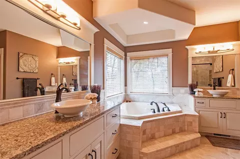 3610 Spring Valley Pl NE, Cedar Rapids, IA 52411 photo 24