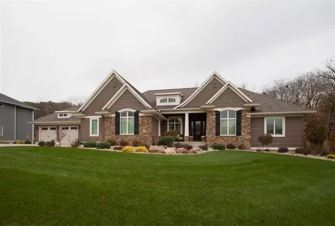 3610 Spring Valley Pl NE, Cedar Rapids, IA 52411 photo 2