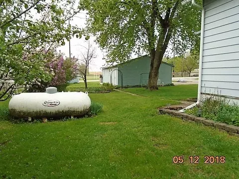 138 Willow St, Bennett, IA 52721 photo 11
