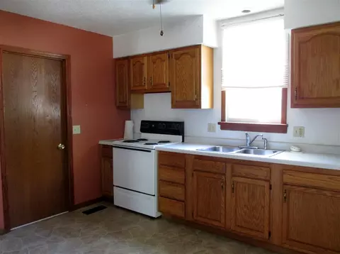 1301 E 3rd St, Washington, IA 52353 photo 3