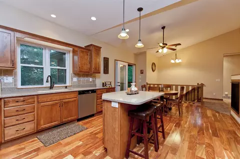 1095 Vista Rd, Ely, IA 52227 photo 12