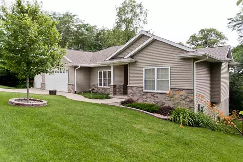 1095 Vista Rd, Ely, IA 52227 photo 2