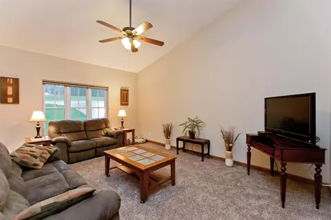 1095 Vista Rd, Ely, IA 52227 photo 4