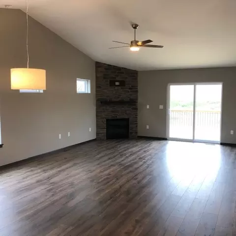 2090 Sunflower St, Ely, IA 52227 photo 2