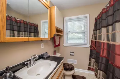 1069 27th St NE, Cedar Rapids, IA 52402 photo 7