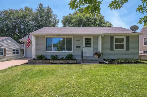 1069 27th St NE, Cedar Rapids, IA 52402 photo 1