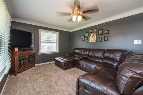 1069 27th St NE, Cedar Rapids, IA 52402 photo 11