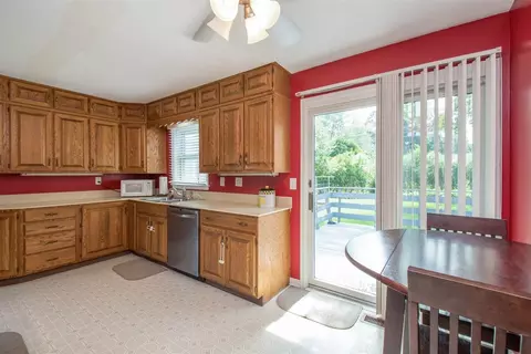 1069 27th St NE, Cedar Rapids, IA 52402 photo 8