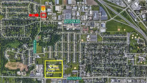 875 Edgewood Rd, Hiawatha, IA 52233