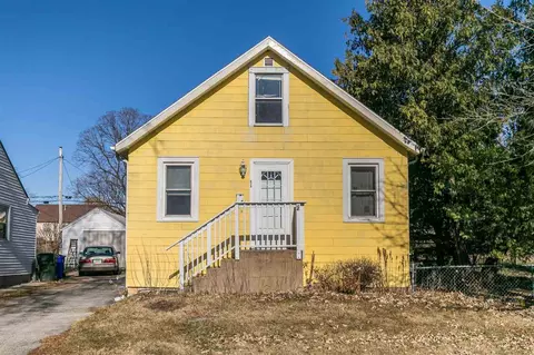 618 36th St NE, Cedar Rapids, IA 52402 photo 2
