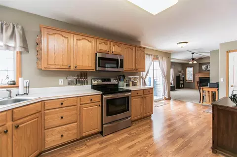 1875 E Pacific St, Ely, IA 52227 photo 10