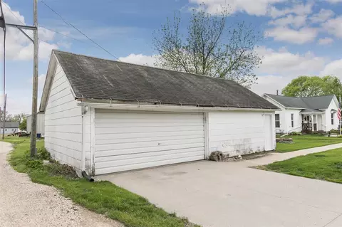 201 E 2nd St, Tipton, IA 52772 photo 5