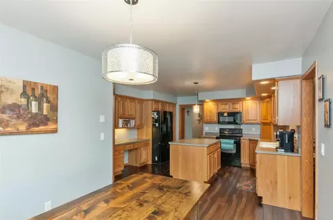 981 Cedar Crest Rd, Cedar Rapids, IA 52403 photo 10