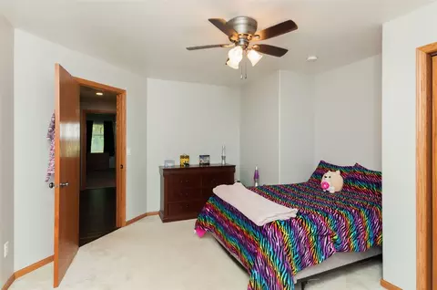 981 Cedar Crest Rd, Cedar Rapids, IA 52403 photo 17