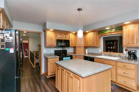 981 Cedar Crest Rd, Cedar Rapids, IA 52403 photo 7