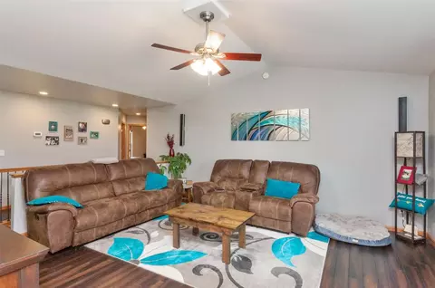 981 Cedar Crest Rd, Cedar Rapids, IA 52403 photo 4