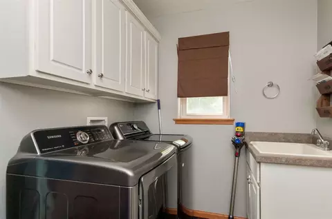 981 Cedar Crest Rd, Cedar Rapids, IA 52403 photo 9