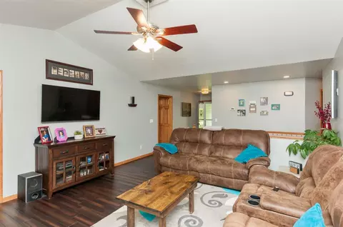 981 Cedar Crest Rd, Cedar Rapids, IA 52403 photo 5