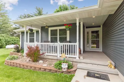 981 Cedar Crest Rd, Cedar Rapids, IA 52403 photo 2