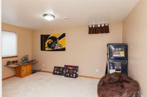 981 Cedar Crest Rd, Cedar Rapids, IA 52403 photo 18