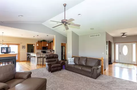 245 Jappa Rd, Ely, IA 52227 photo 6