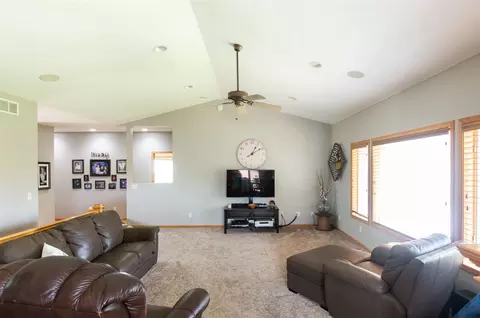 245 Jappa Rd, Ely, IA 52227 photo 8