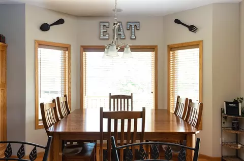 245 Jappa Rd, Ely, IA 52227 photo 5