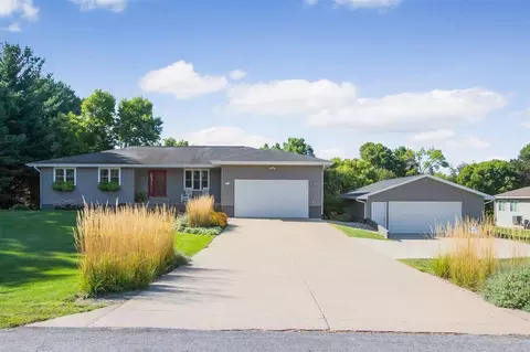 5831 Michael Dr NE, Cedar Rapids, IA 52411 photo 3