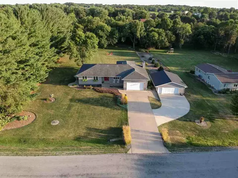 5831 Michael Dr NE, Cedar Rapids, IA 52411 photo 1