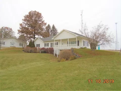 1012 E 7th St, Tipton, IA 52772 photo 2