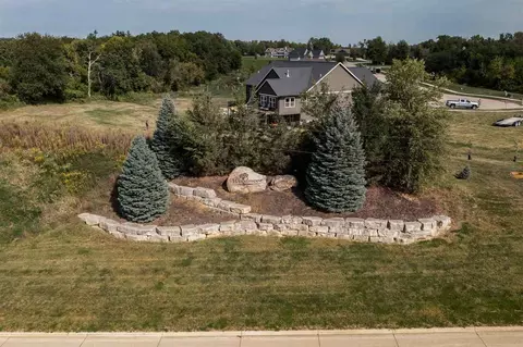 5210 Shadowood Ct SW, Cedarrapids, IA 52404