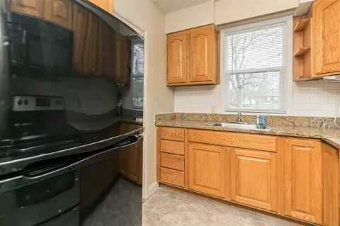2428 E Ave NE, Cedar Rapids, IA 52402 photo 10