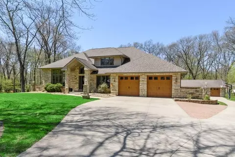4852 Deer View Rd, Cedar Rapids, IA 52411 photo 1